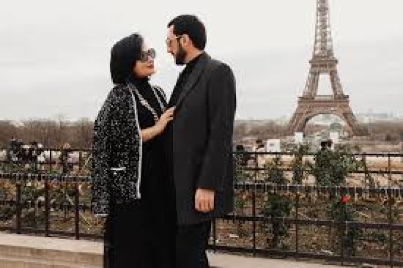 Parij - Sevgi Shahri